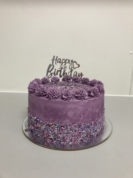 Individuelle Torten für Geburtstage mit Jahreszahl, Tieren, Blüten und besonderen Wünschen der Kunden, Drip Cakes